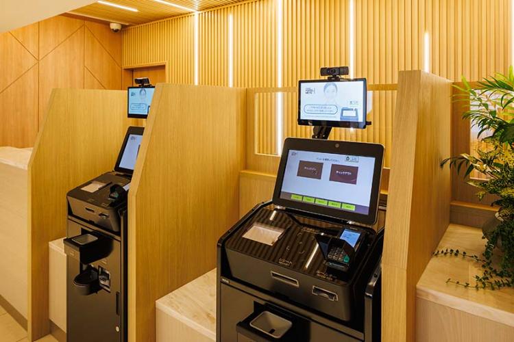 フロントは4Fにございます。