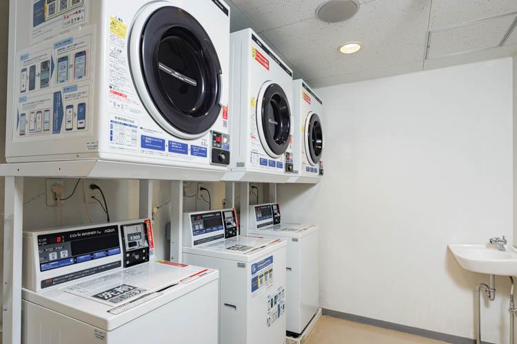【コインランドリー】長期宿泊に便利なコインランドリーをご用意。