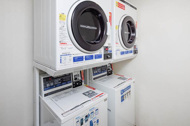 【コインランドリー】長期宿泊に便利なコインランドリーをご用意。