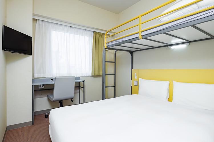 【2ベッド】ダブル+ロフトベッド◆ベッド幅155cm×1台+ベッド幅90cm×1台◆広さ15平米