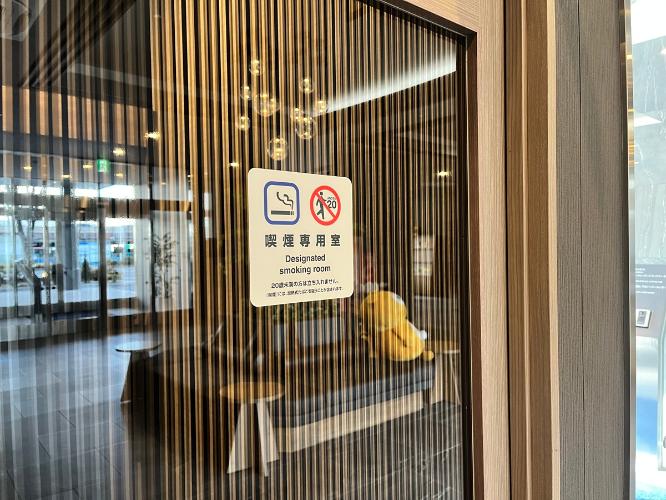 1Fには喫煙コーナーがございます。