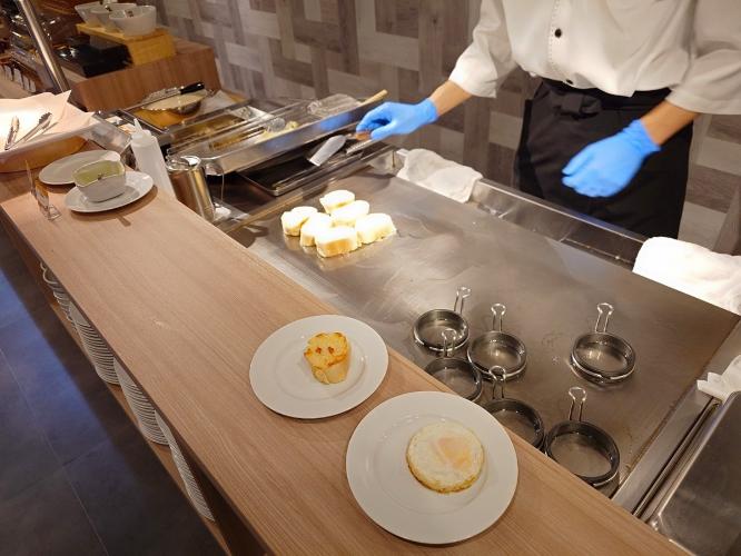 オープンキッチンにて料理いたします！