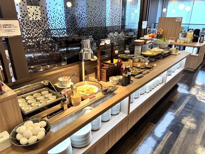 さまざまな朝食のスタイルに合った温かい料理を提供いたします。１日の活力あるスタートに是非お召し上がり下さい。