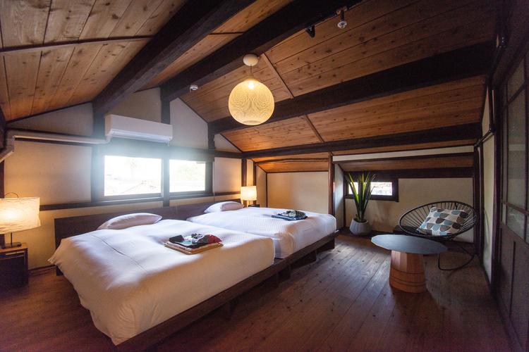 VMGスイート・701<BR>2階のベッドルームには4つのベッドがあり、屋根裏部屋のような探検心をくすぐる空間