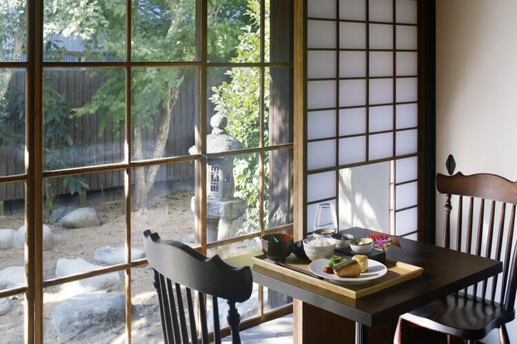 【ご朝食】柔らかな陽の光に包まれたダイニングで癒しの朝をお過ごしください