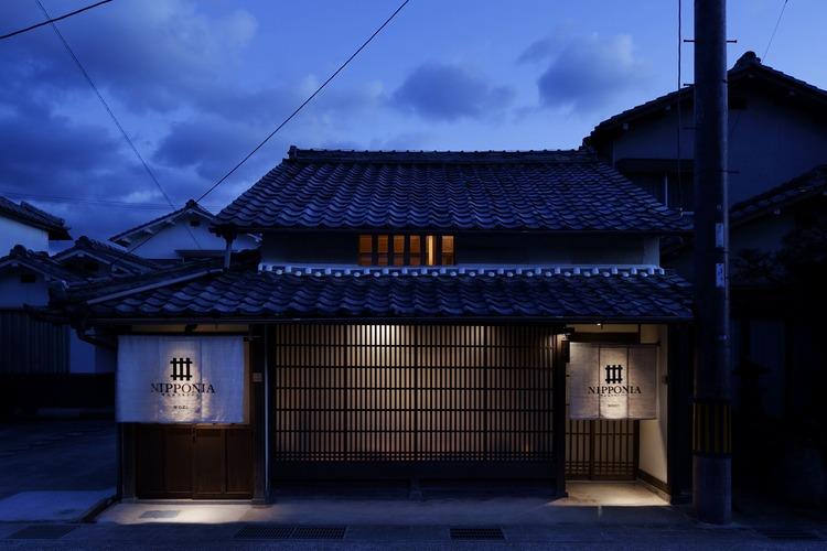 【外観・NOZI棟】<BR>河原町通りの東端の棟。暮らす人々の息吹が身近に感じられます。