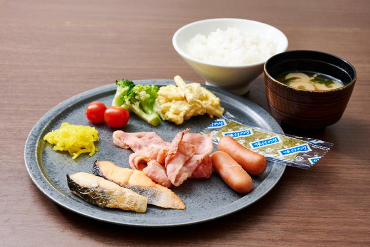 ビュッフェ形式の朝食<BR>盛り付け一例（和）