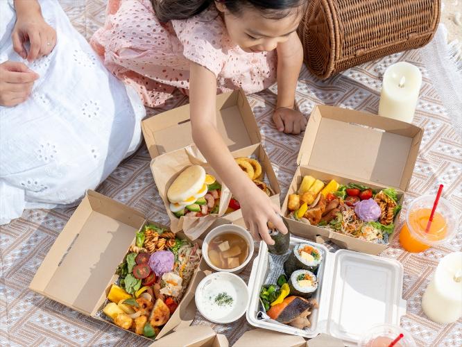 【Deli ＆ Cafe】お部屋やプールサイド等、お好みのスタイルでホテルステイをご満喫ください