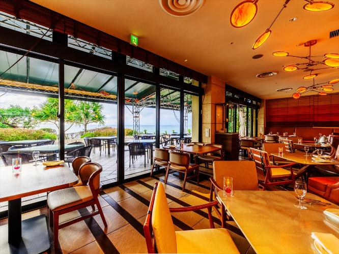 【Wine＆Dining The Orange】シーフード＆肉料理を愉しめるカフーのメインダイニング