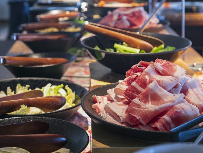 【琉球BBQ Blue】ご朝食ではあぐー豚しゃぶしゃぶ鍋、沖縄料理等のブレックファスト