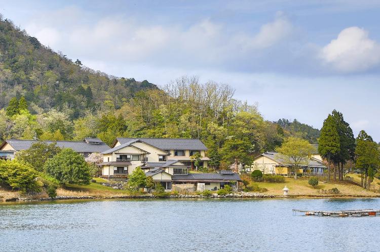 久美浜和に佇む碧翠御苑