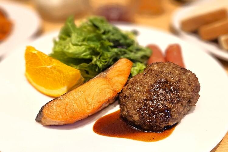 朝食盛り付け例