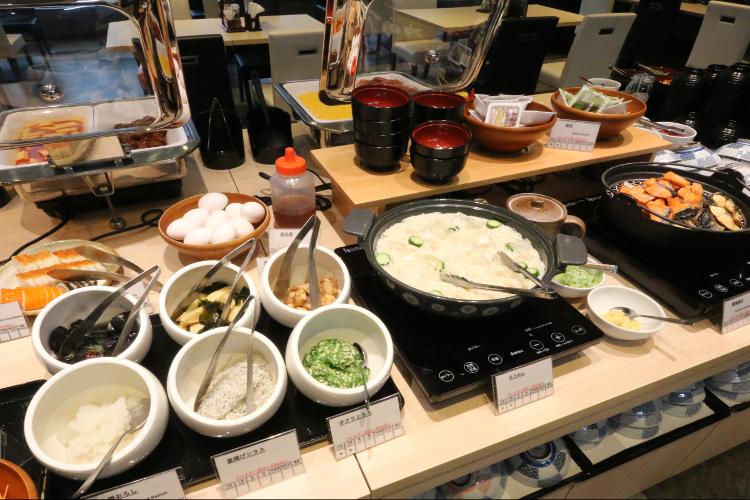 朝食ビュッフェ