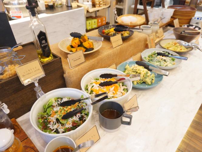 【朝食ビュッフェ】ヘルシーなお惣菜のコーナーです。