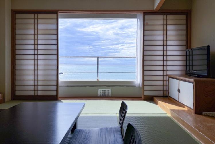 【和室/海を臨む】10〜12畳／4名迄／喫煙