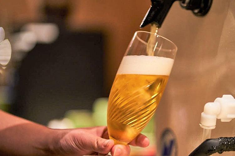 【ご宿泊者専用ラウンジ】大人に嬉しいビールも無料♪