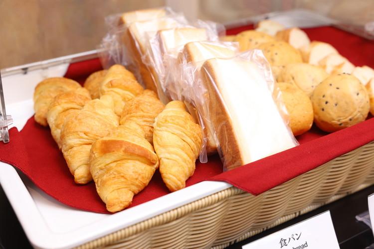 朝食ビュッフェ / パン各種