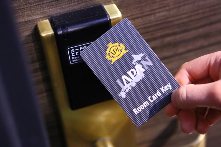 カードセキュリティ(外出の際はフロントに預けることなく持ち歩き頂けます・防犯上、お部屋番号の記載はございません。)
