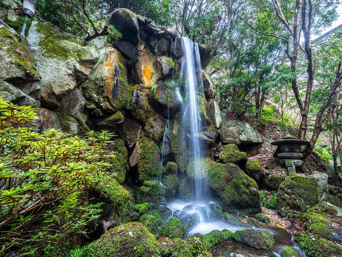 ◆ホテル庭園の滝