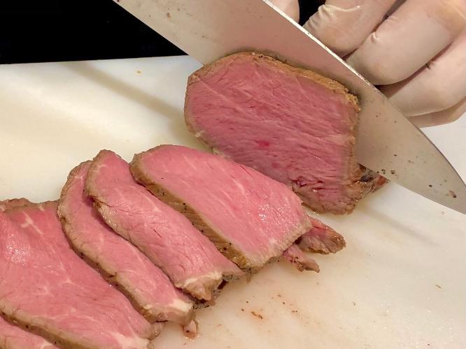 朝食バイキング　自慢のローストビーフ