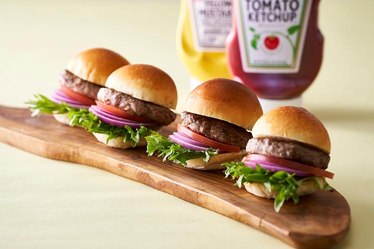 自家製ビーフバーガーは目の前でお作りします。