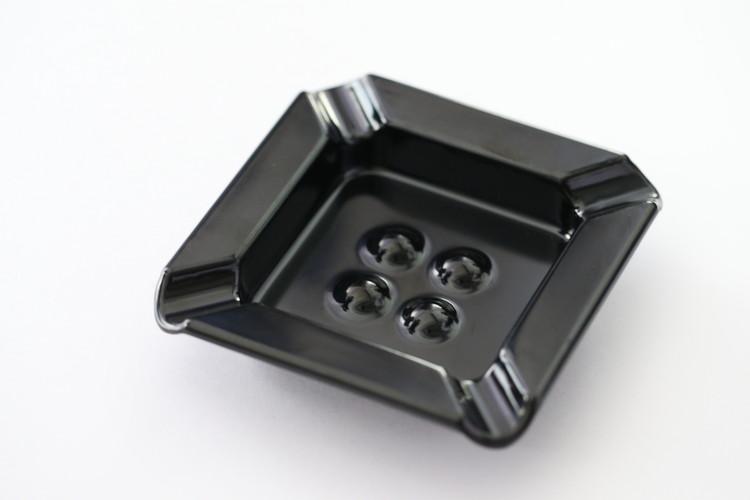 灰皿。火災防止の為、完全に鎮火させてご使用ください(喫煙室のみ)