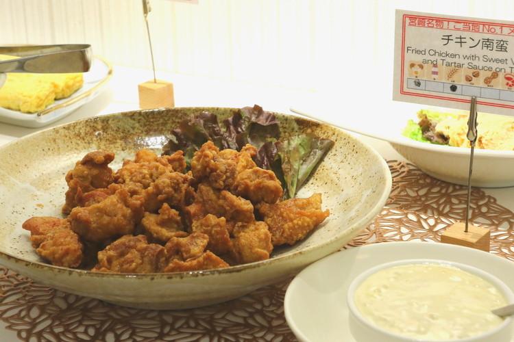 朝食メニュー一例（チキン南蛮）
