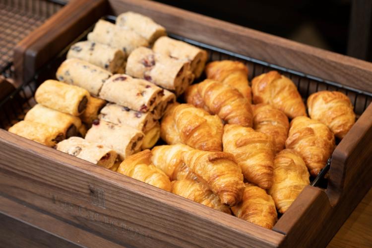 【朝食】1階「BAKERY　CAFE」