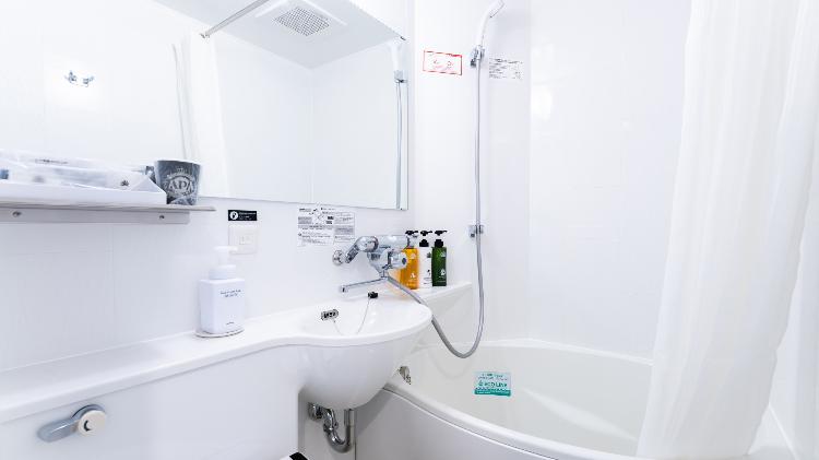  通常の浴槽より約20％の節水かつゆったり入浴できるアパホテルオリジナルユニットバス。