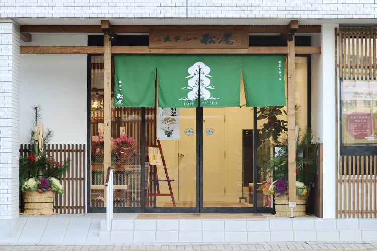 ■外観■暖簾がお出迎え