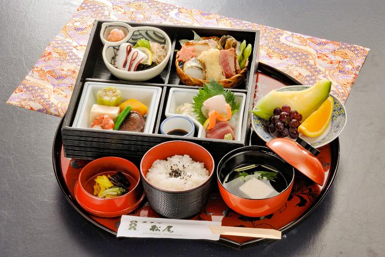 ■松花堂弁当一例■味わいも彩りも豊かな、和の美しさを凝縮した一折