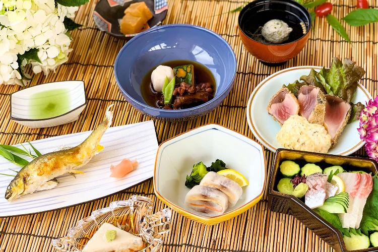 ■懐石一例■地元で採れた旬の食材をふんだんに使用し、職人が丁寧に仕立てた懐石料理
