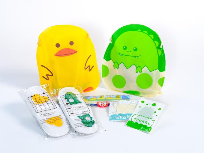 かわいいバッグに入ったお子様用アメニティグッズをご用意しております。フロントまでお申し付けください。