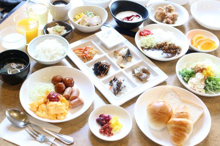 朝食盛り付け