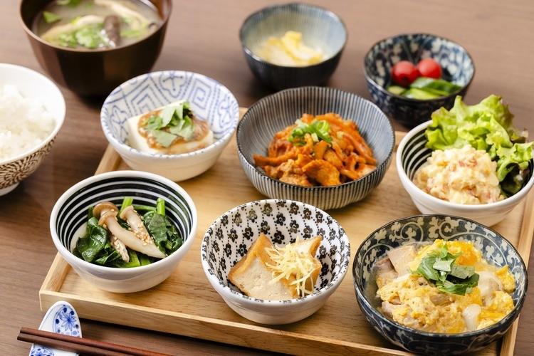 【朝食】小鉢御膳（盛り付け一例）