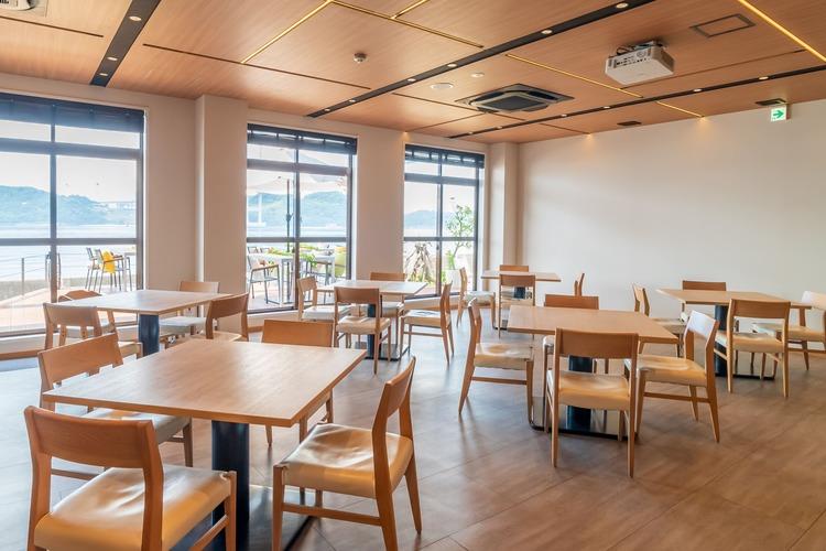 海を眺望できるレストランで、優しくも味わい豊かな瀬戸内海の絶品をお召し上がりください