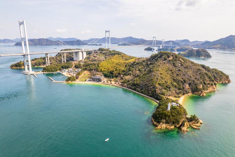 人口が10人にも満たない馬島。島民が守り続けてきた無垢な自然を全身で感じでください。