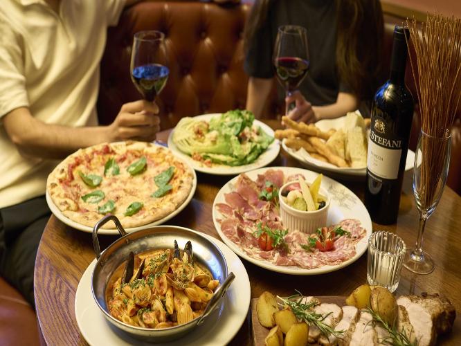 ■Dinner ホテル1階｜「イル・キャンティ」夜は豊富な種類のワインを取り揃えております