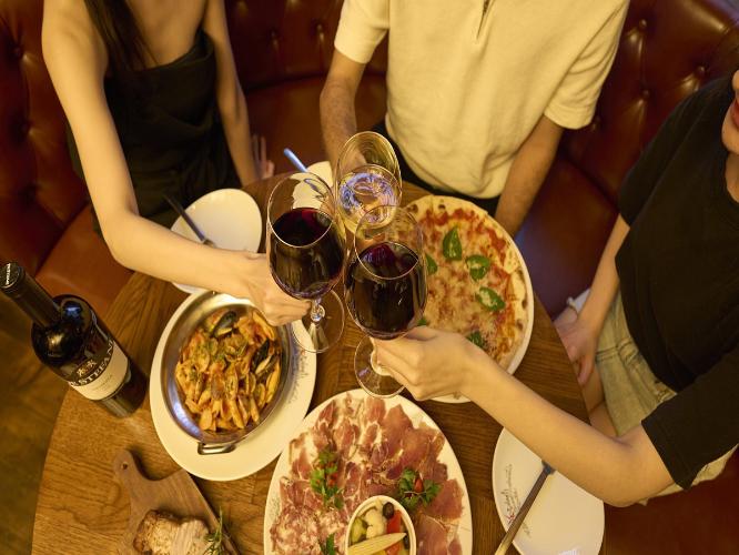 ■Dinner ホテル1階｜「イル・キャンティ」夜は豊富な種類のワインを取り揃えております
