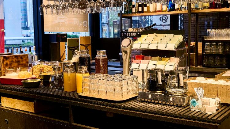 朝食会場：「SALVATORE CUOMO＆BAR」　営業時間：6時30分〜9時30分(最終入店9時)