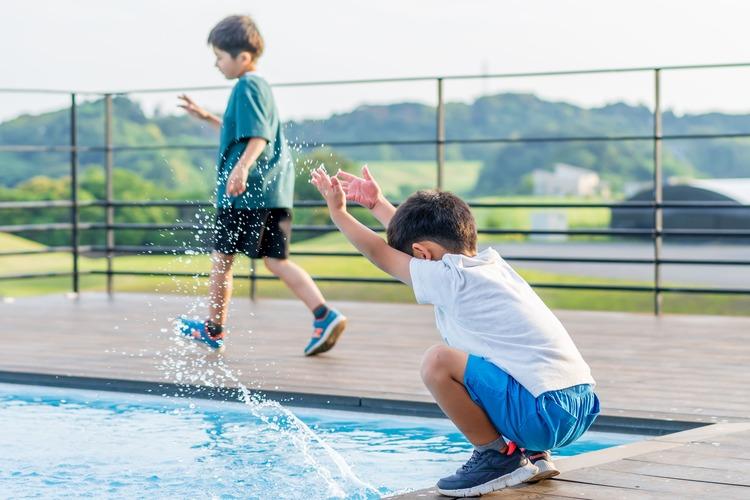 夏季限定ナイトプール