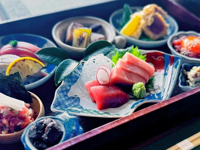 長崎県【推し魚】第一号認定上五島産養殖マグロを使用するマグロ御膳（お料理例）