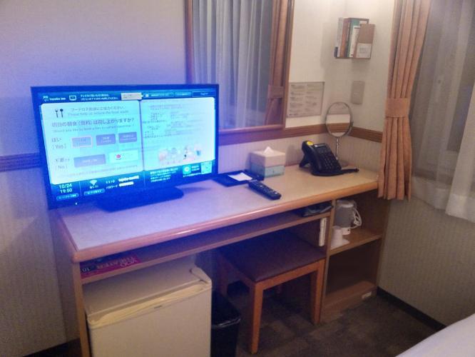 シングルのデスク周り