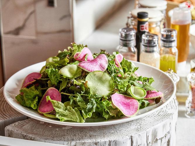 「GARDEN BITES」自慢のサラダバーで健康的な朝食を。