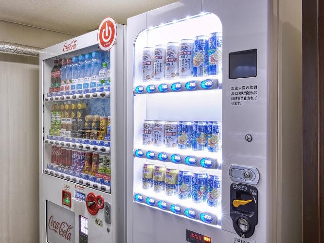 酒類自販機のご用意もございます。（1F）