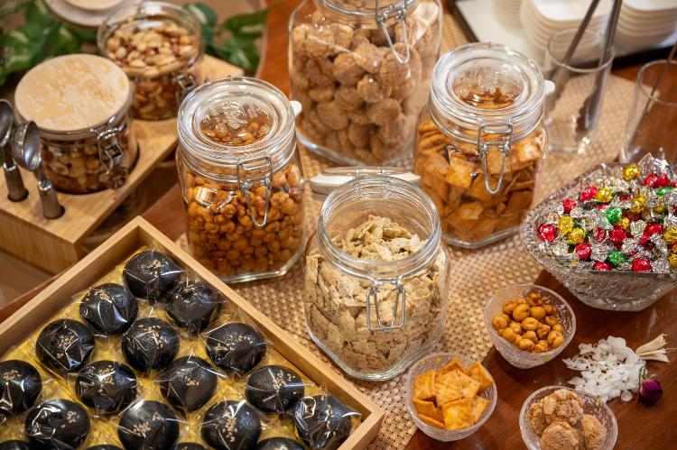 【ラウンジサービス】ご滞在中お楽しみいただけるロビーラウンジでの、ドリンクのお供もご用意しております。