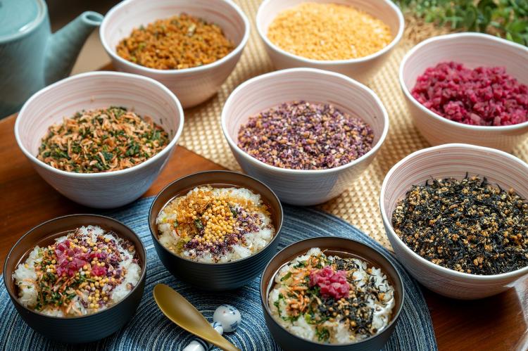 【ラウンジサービス】お好きな具材を乗せてお楽しみください。お茶漬けビュッフェ。(21時〜22時30分)