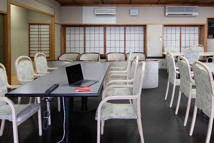 【施設】別館しらすな庭の共有リビング