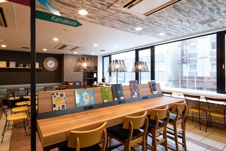 【ライブラリーカフェ】無料Wi-Fi・卓上コンセント完備で快適