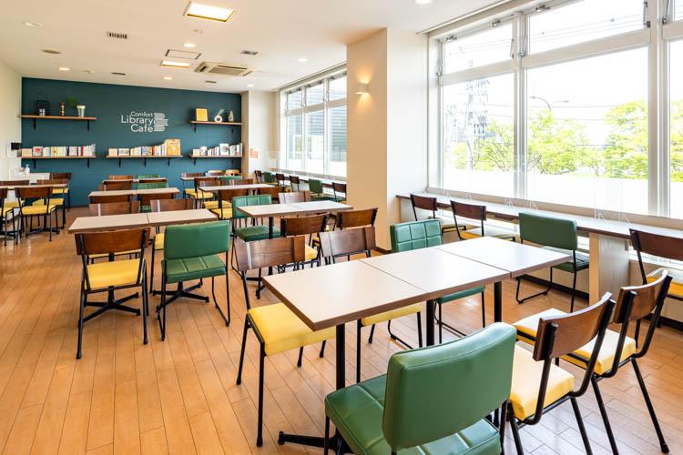 【ライブラリーカフェ】”ものづくりのまち燕三条”をコンセプトに空間を装飾しています